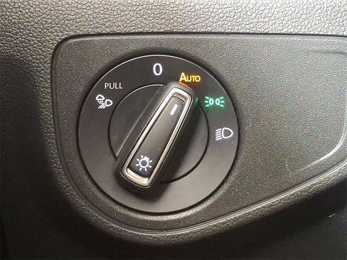 Used 2021 Volkswagen Atlas SE image 24