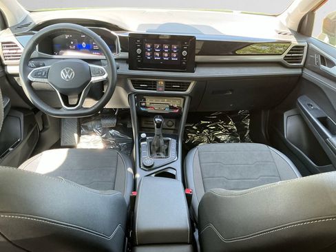 New 2025 Volkswagen Taos SE image 10