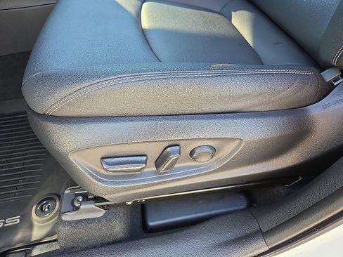 Used 2022 Toyota Corolla Cross XLE image 14