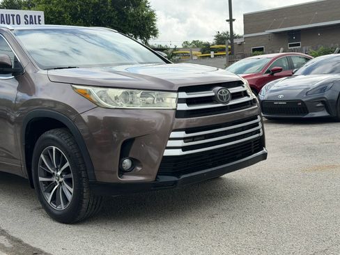 Used 2018 Toyota Highlander XLE FWD image 6