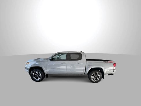 Used 2019 Toyota Tacoma TRD Sport AWD/4WD image 5