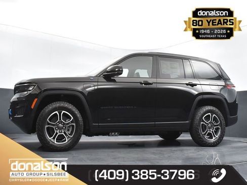 New 2024 Jeep Grand Cherokee Trailhawk w/ Advanced Protech Group II image 32