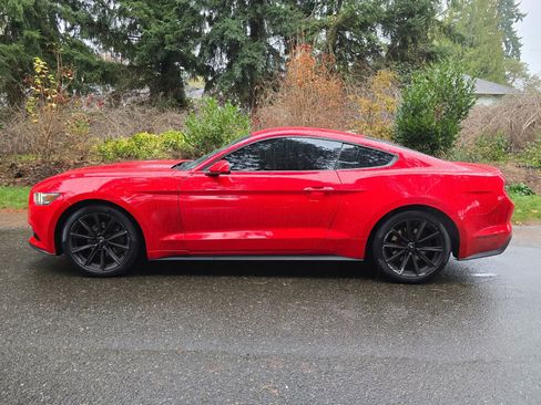 Used 2016 Ford Mustang Coupe RWD image 2