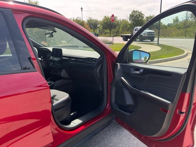 Used 2024 Ford Escape ST-Line w/ Cold Weather Package FWD image 17