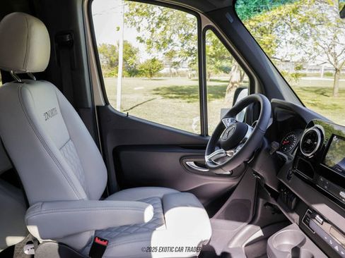 Used 2025 Mercedes-Benz Sprinter 2500 image 65