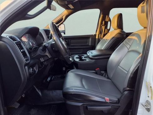 Used 2024 RAM 2500 Tradesman w/ Chrome Appearance Group AWD/4WD image 13