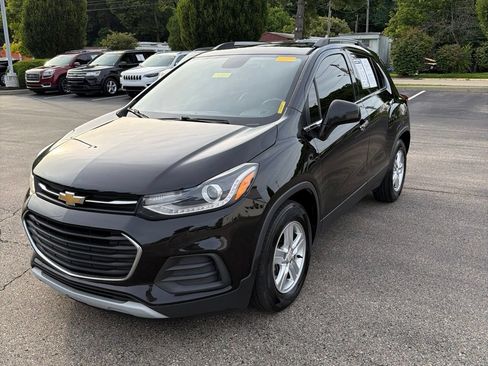 Used 2019 Chevrolet Trax LT w/ LT Convenience Package FWD image 1
