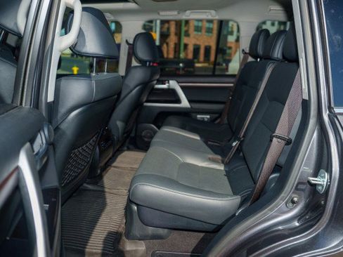 Used 2021 Toyota Land Cruiser image 16