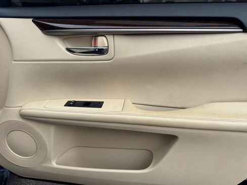 Used 2014 Lexus ES 350 w/ Luxury Package FWD image 25