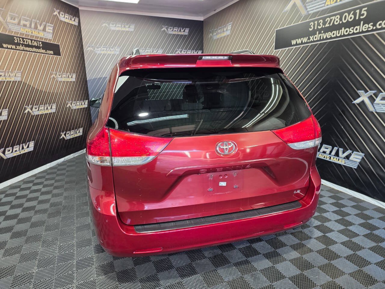 Used 2014 Toyota Sienna LE FWD image 12