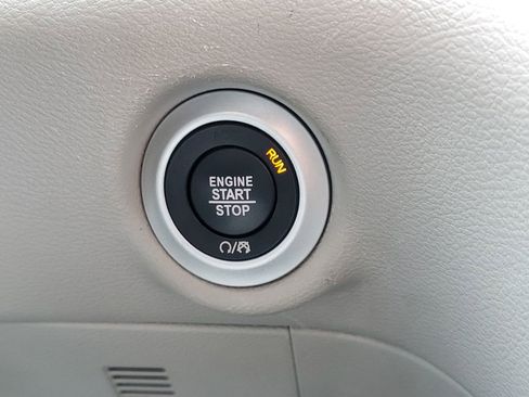 Used 2023 Chrysler Pacifica Touring-L FWD image 29