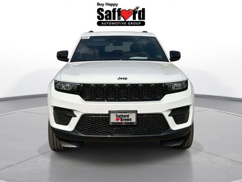 New 2025 Jeep Grand Cherokee Altitude w/ Trailer Tow Package AWD/4WD image 11