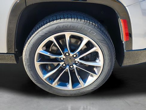 Used 2022 Jeep Wagoneer Series III w/ Premium Group I image 4