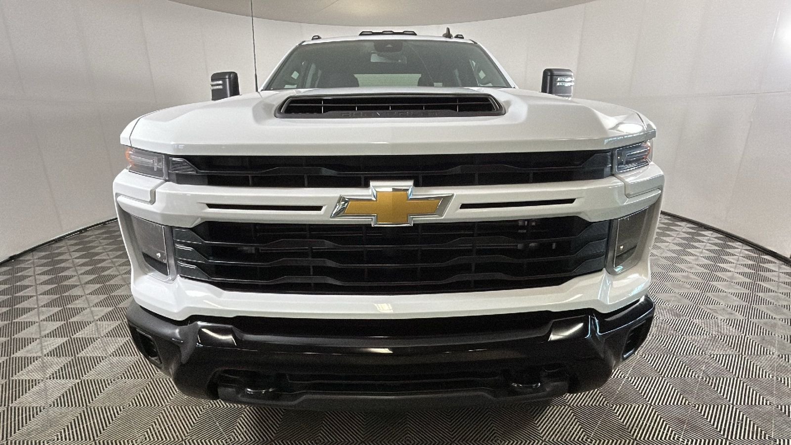 Used 2024 Chevrolet Silverado 2500 Custom w/ Custom Value Package AWD/4WD image 9
