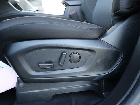 Used 2023 Ford Explorer XLT image 40