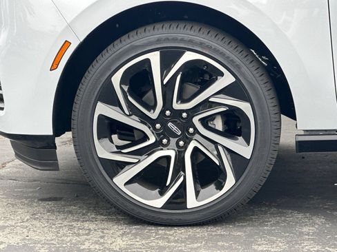 New 2026 Lincoln Navigator Reserve AWD/4WD image 26