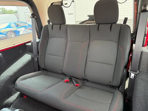 Used 2021 Jeep Wrangler Rubicon AWD/4WD image 23