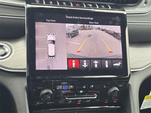 New 2025 Jeep Grand Cherokee Limited w/ Luxury Tech Group II image 11