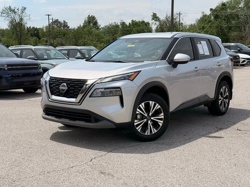 Used 2023 Nissan Rogue SV FWD image 3