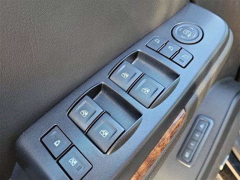 Used 2017 Chevrolet Suburban Premier image 20