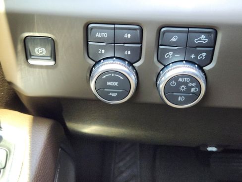 Used 2025 GMC Sierra 2500 Denali AWD/4WD image 18