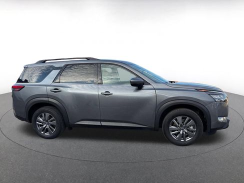 Used 2025 Nissan Pathfinder SV image 13