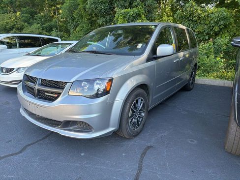 Certified 2016 Dodge Grand Caravan SE FWD image 2