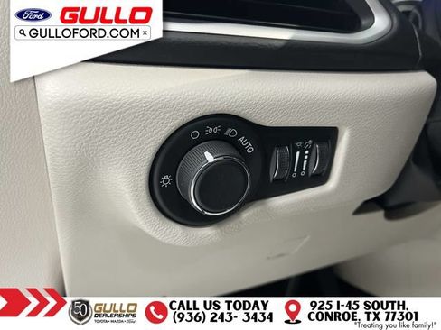 Used 2023 Chrysler Voyager LX FWD image 20