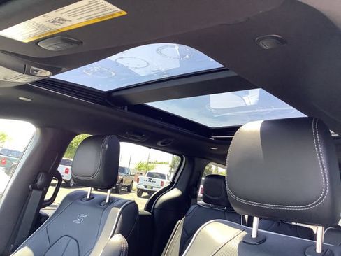 New 2027 Chrysler Pacifica Limited w/ S Appearance Package FWD image 22
