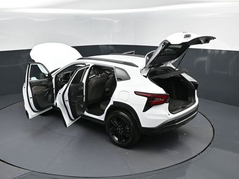 Used 2024 Chevrolet Trax ACTIV w/ Driver Confidence Package image 47