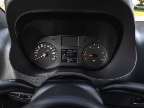 Used 2019 Freightliner Sprinter 3500 image 12