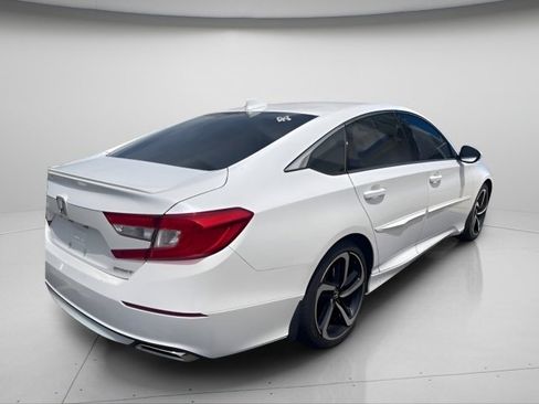 Used 2018 Honda Accord Sport image 11