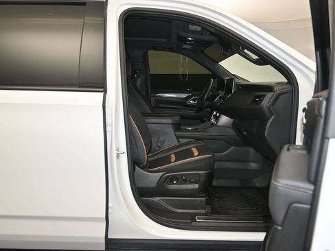Used 2024 GMC Yukon XL AT4 AWD/4WD image 30