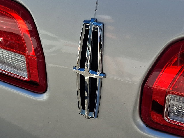 Used 2012 Lincoln MKZ FWD image 30