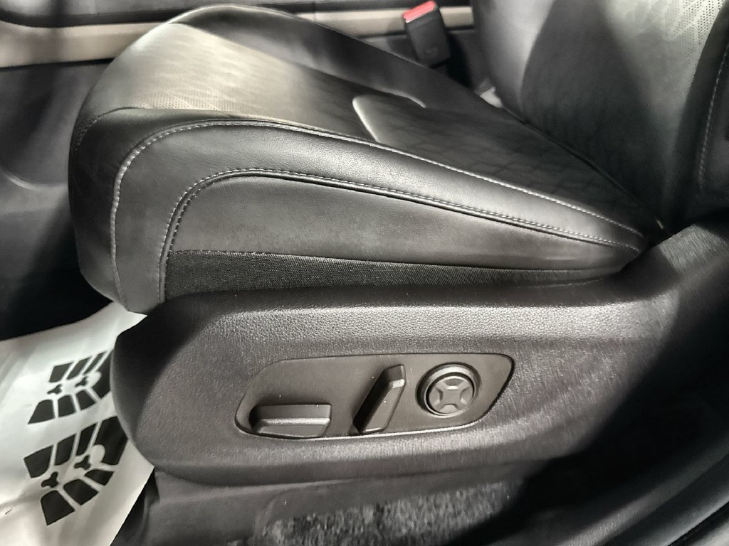Used 2026 Kia Carnival LXS FWD image 13