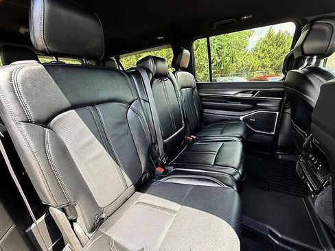 Used 2024 Jeep Wagoneer L Series II RWD image 37