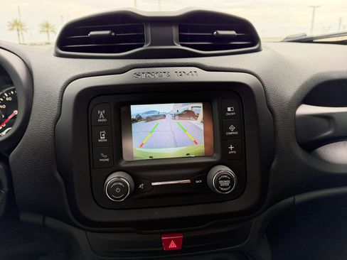 Used 2016 Jeep Renegade 75th Anniversary image 27