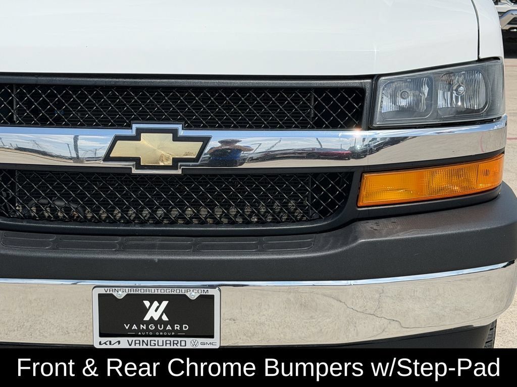 Used 2025 Chevrolet Express 3500 LT w/ LT Preferred Equipment Group RWD image 4