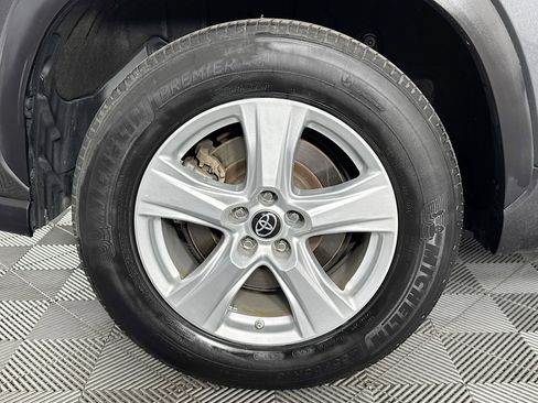 Used 2023 Toyota Highlander L image 32