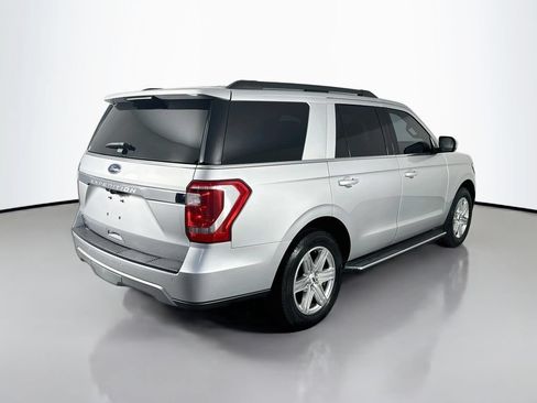 Used 2018 Ford Expedition XLT w/ Equipment Group 202A AWD/4WD image 7