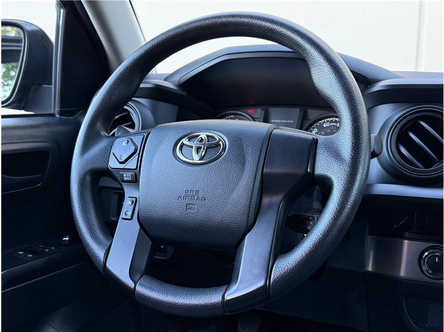 Used 2017 Toyota Tacoma SR AWD/4WD image 11