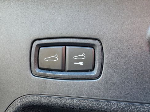 Used 2018 Porsche Panamera 4 image 11