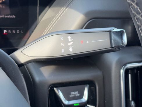 Used 2025 GMC Yukon Denali AWD/4WD image 16