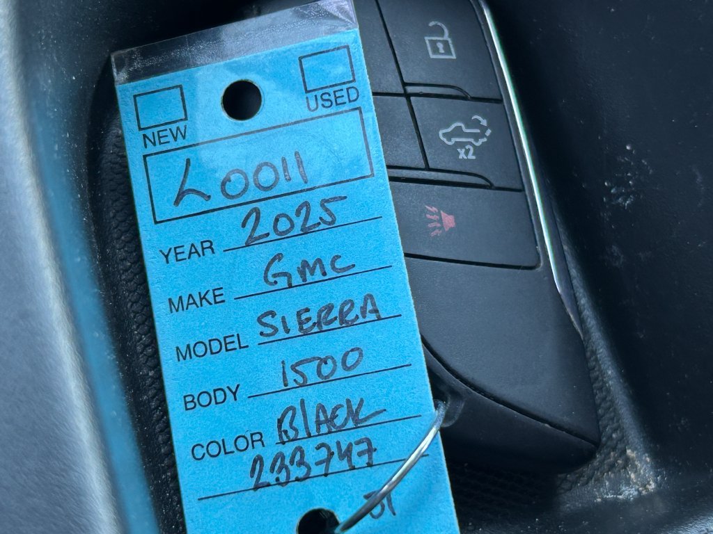 Used 2025 GMC Sierra 1500 SLT AWD/4WD image 36