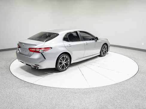Used 2018 Toyota Camry SE FWD image 26