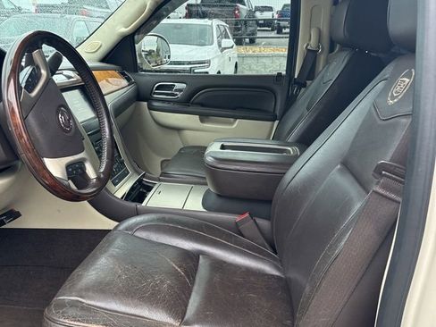 Used 2013 Cadillac Escalade Platinum AWD/4WD image 7