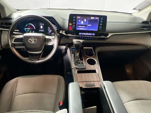 Used 2021 Toyota Sienna LE image 30