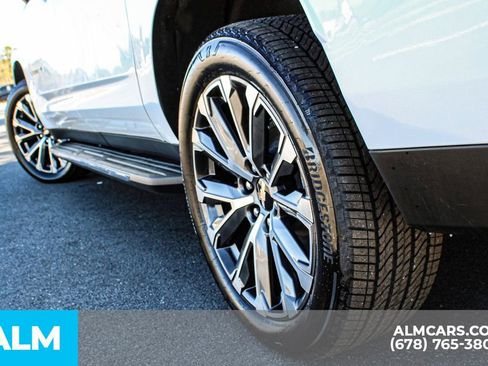 Used 2025 Chevrolet Suburban High Country image 15
