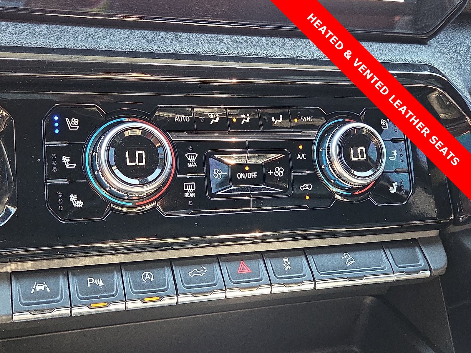 Used 2024 GMC Sierra 1500 AT4 w/ Technology Package AWD/4WD image 19