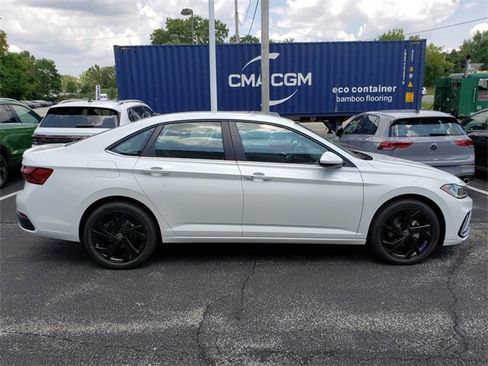 New 2025 Volkswagen Jetta SE image 2